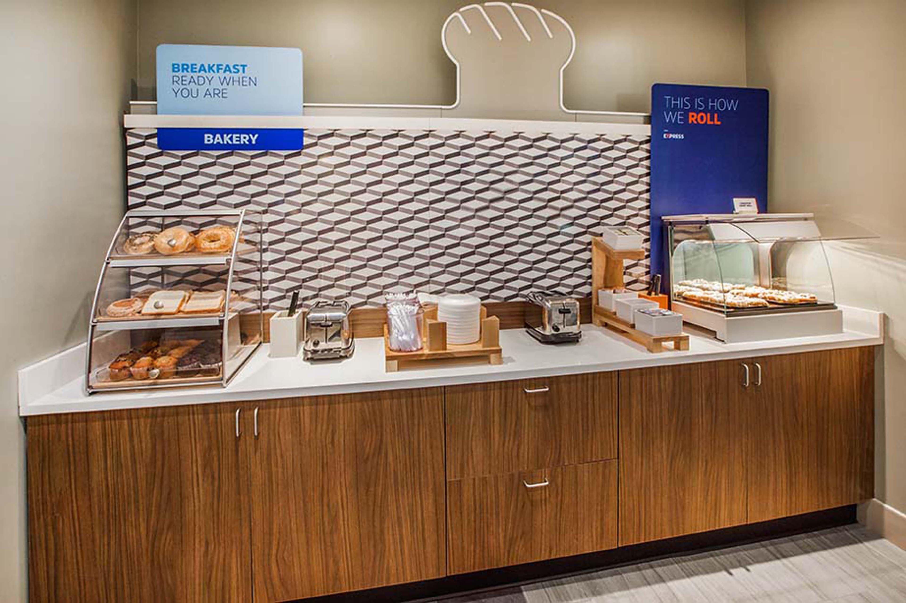 Holiday Inn Express & Suites Dayton South - I-675 By Ihg Shanersville Esterno foto